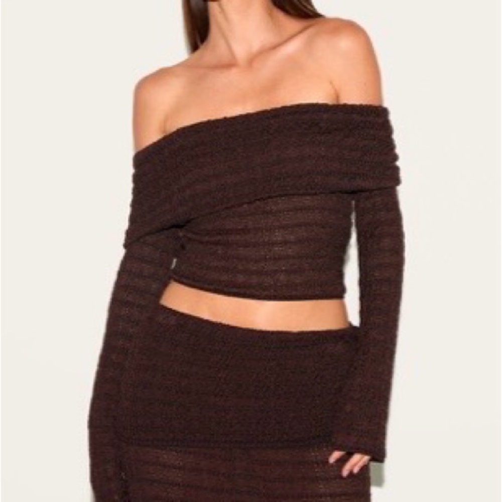 Elegant Off-Shoulder/Skirt Brown Set